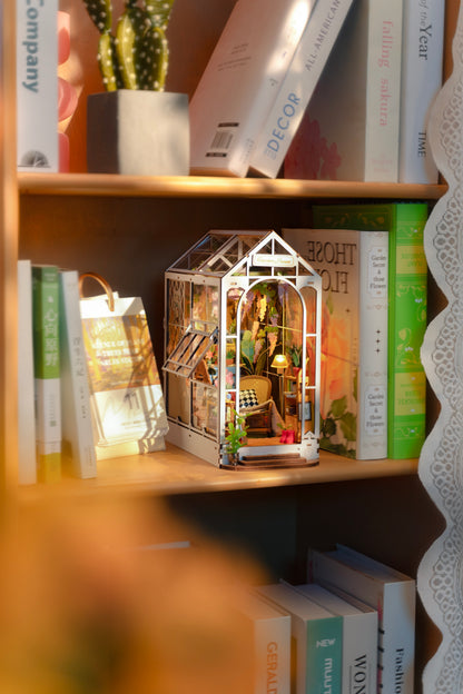 Holiday Garden House Book Nook