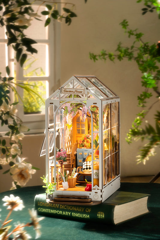 Holiday Garden House Book Nook