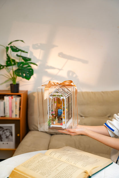 Holiday Garden House Book Nook