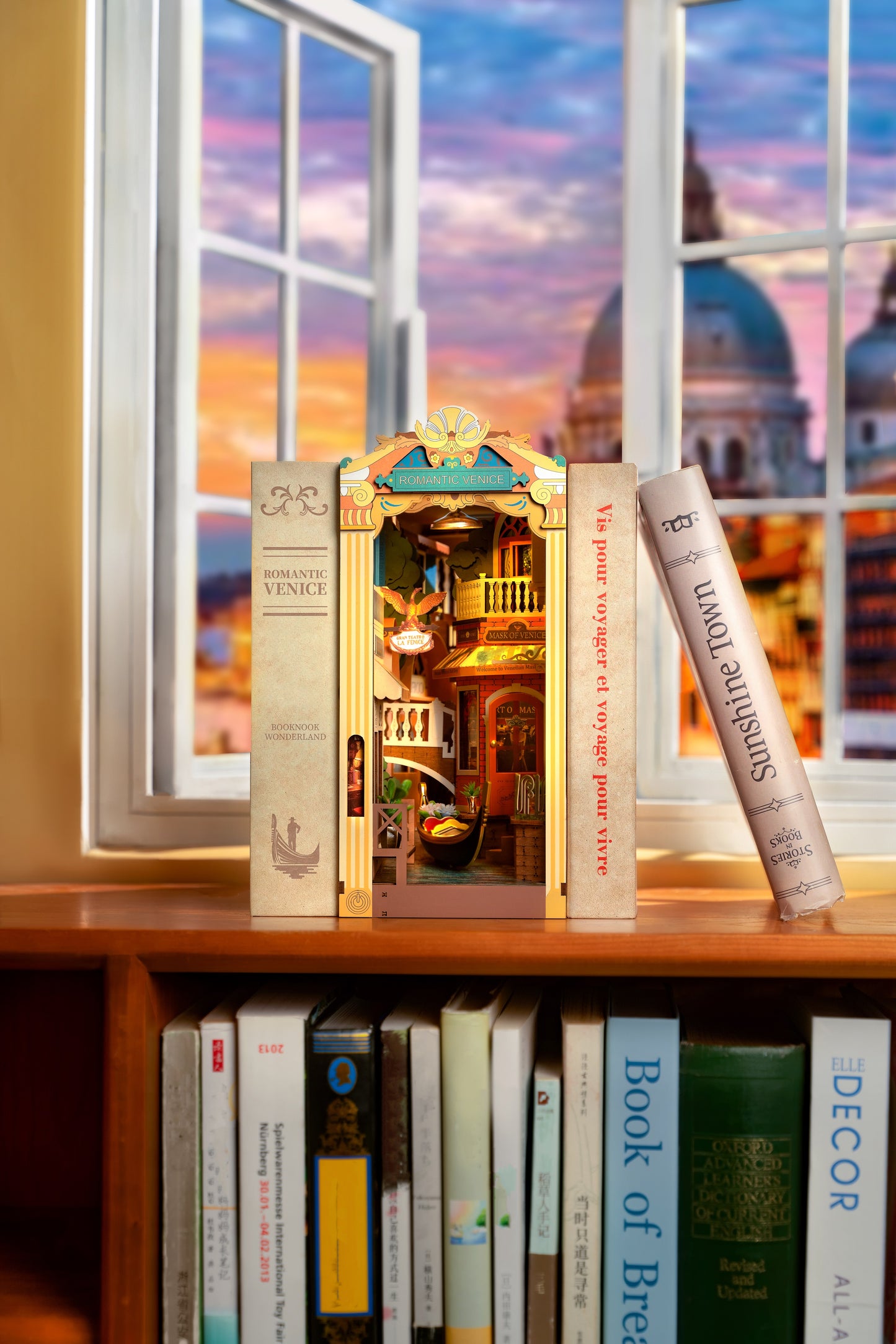 Romantic Venice Book Nook