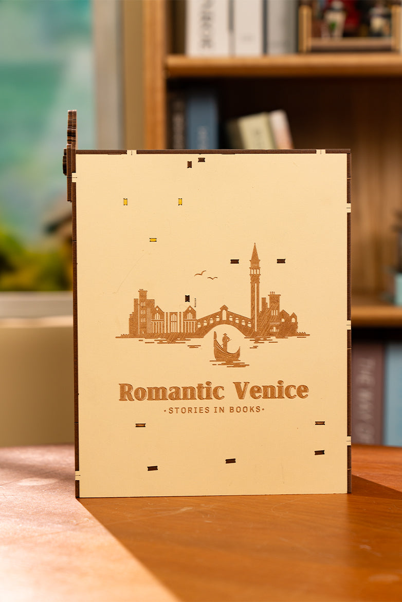 Romantic Venice Book Nook
