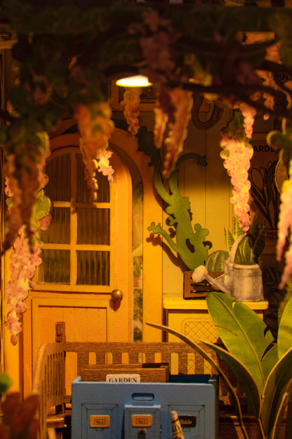 Holiday Garden House Book Nook