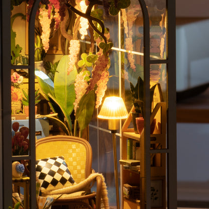 Holiday Garden House Book Nook