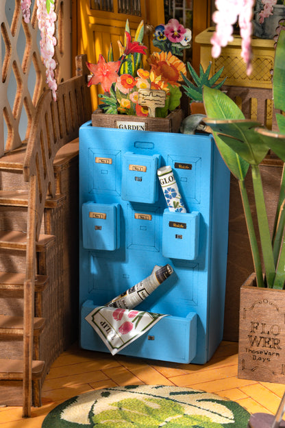 Holiday Garden House Book Nook