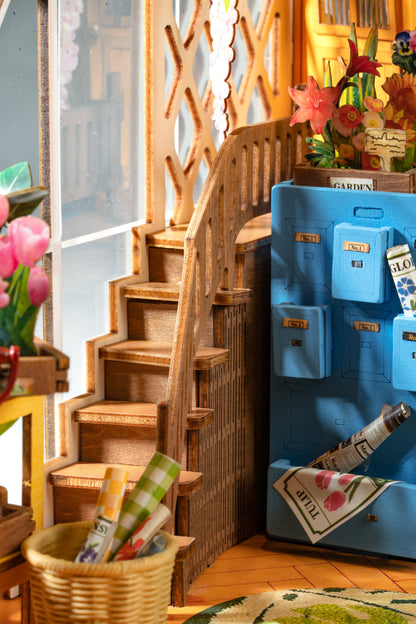 Holiday Garden House Book Nook