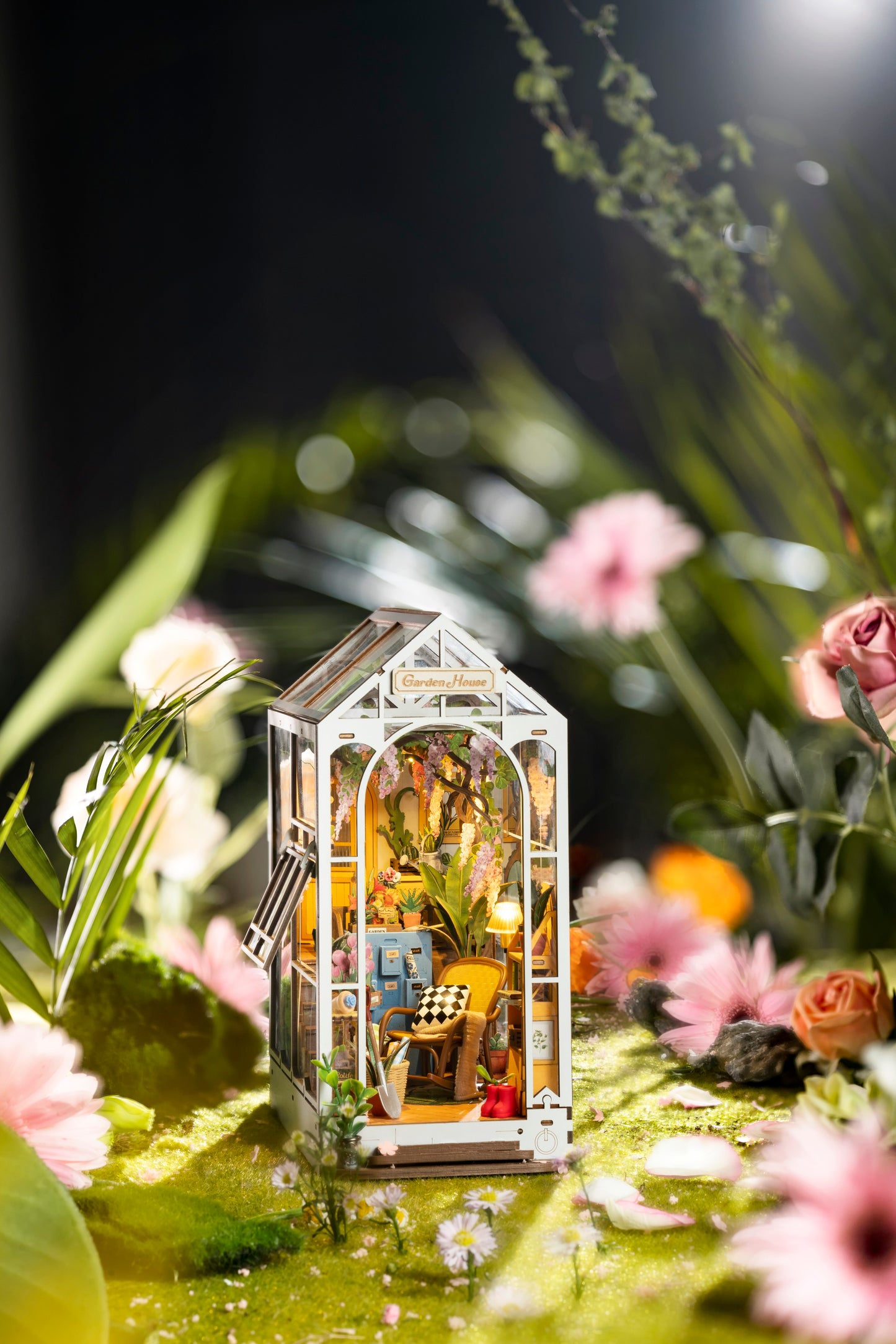 Holiday Garden House Book Nook
