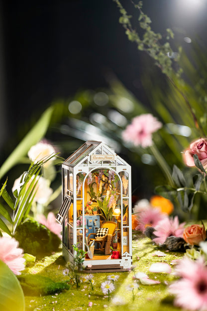 Holiday Garden House Book Nook
